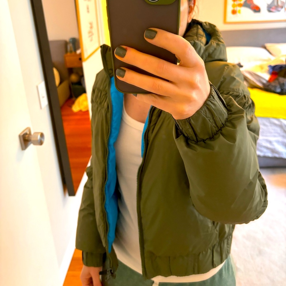 Gorgeous Nike puffer jacket with shirring detail and contrast lining